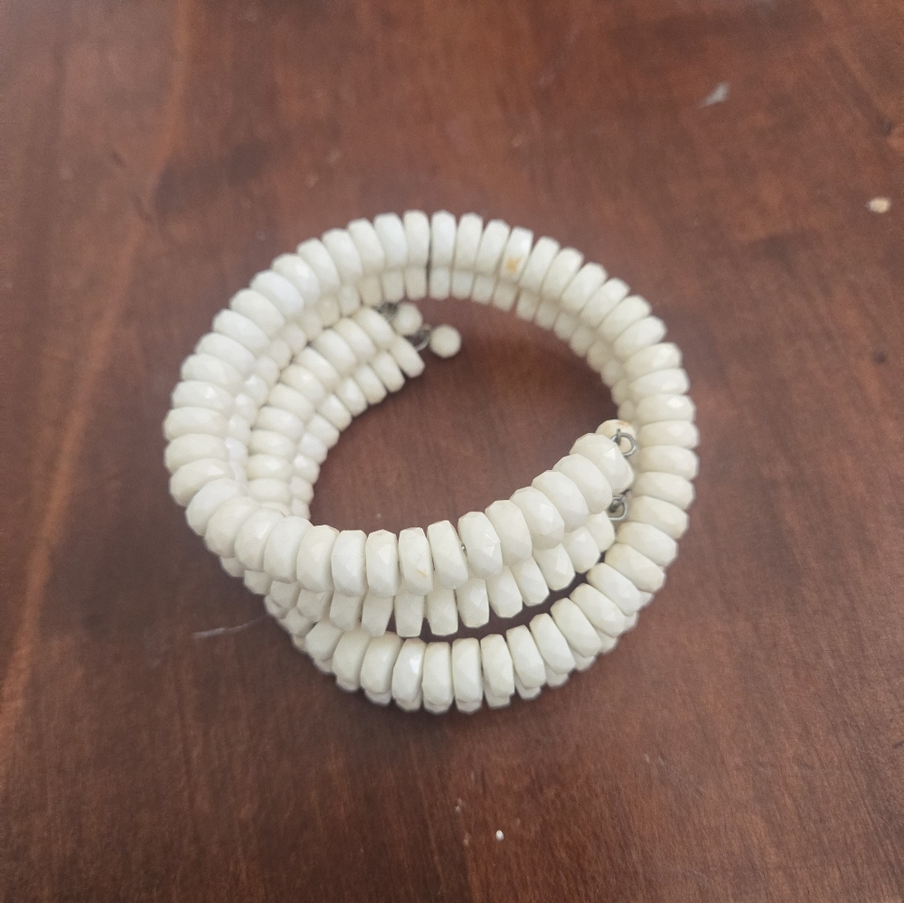 Elegant White Beaded Bracelet